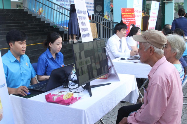 Công an phường Diên Hồng cảnh báo lừa đảo việc nhẹ lương cao, lừa sang Campuchia - Ảnh 2.