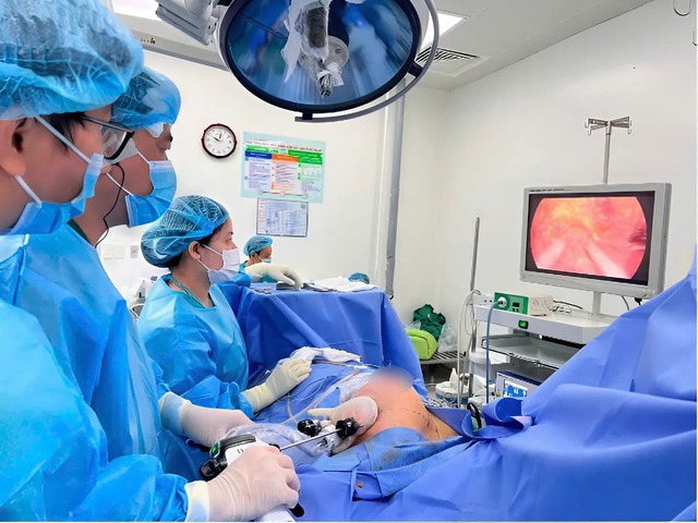 Dùng kỹ thuật mới điều trị bệnh nhân ung thư vú, từng ghép thận- Ảnh 1.