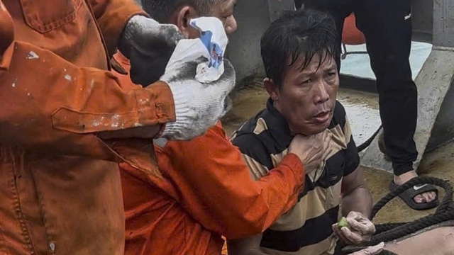 Tìm thấy 1 trong 3 nạn nhân mất tích, sau 2 ngày lênh đênh trên biển - Ảnh 1.