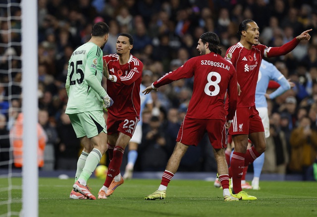 Hàng thủ thảm họa, Liverpool thua tan nát Man City: HLV Slot bị chỉ trích dữ dội- Ảnh 2.