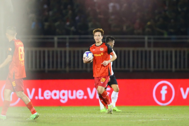 Ninh B&igrave;nh ngược d&ograve;ng kh&oacute; tin, đ&aacute;nh bại đội CA TP.HCM: Ho&agrave;ng Đức tuyệt hay, trận đấu cực đỉnh!- Ảnh 3.