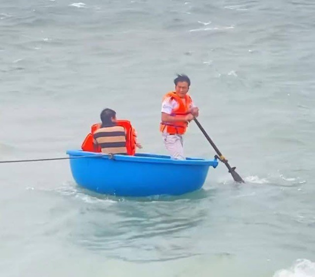 3 người mất tích ở biển Lý Sơn: Ăn nửa quả táo thối để cầm cự - Ảnh 2.