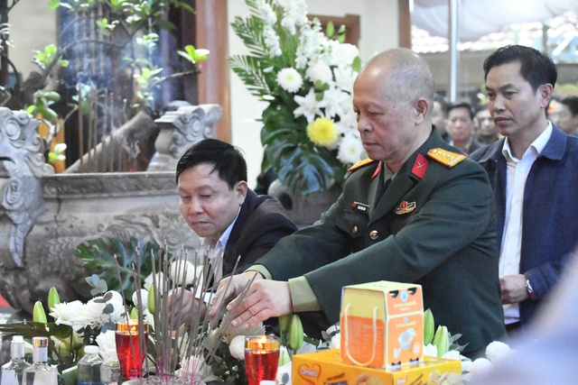 - Ảnh 4. - Ảnh 4.