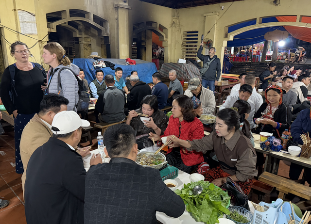 ផ្សារ​បាក់​ហា 'ឋានសួគ៌​ធ្វើ​ម្ហូប' រង​ការ​រិះគន់​ថា​ថ្លៃ? - រូបថត ៦.