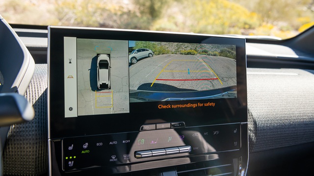 Hơn 1 triệu ô tô Toyota và Lexus “lãnh án” triệu hồi vì lỗi camera lùi - Ảnh 2.