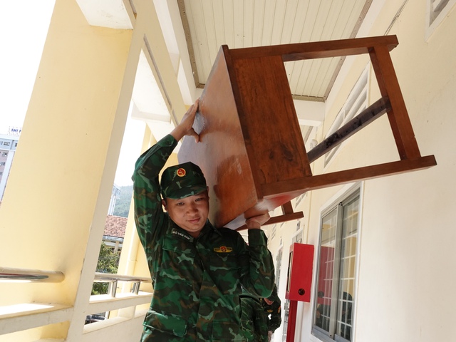 Sau chạy bão Kalmaegi, Gia Lai lại ‘chạy trường’ để học sinh sớm đến lớp - Ảnh 2.