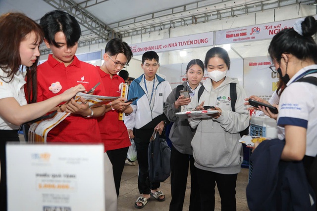 TP.HCM cần hơn 1 triệu lao động mới từ nay đến 2030- Ảnh 3. TP.HCM cần hơn 1 triệu lao động mới từ nay đến 2030- Ảnh 3.