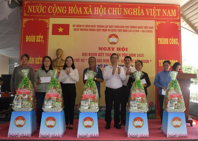 Ông Nguyễn Phước Lộc nhắn nhủ người dân gìn giữ tình làng nghĩa xóm- Ảnh 1. Ông Nguyễn Phước Lộc nhắn nhủ người dân gìn giữ tình làng nghĩa xóm- Ảnh 1.