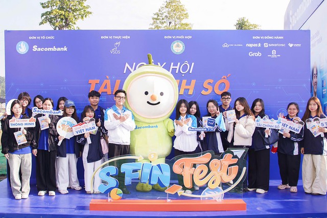 Sacombank lan tỏa tinh thần t&agrave;i ch&iacute;nh th&ocirc;ng minh đến thế hệ trẻ qua S-FINFEST 2025 - Ảnh 1.