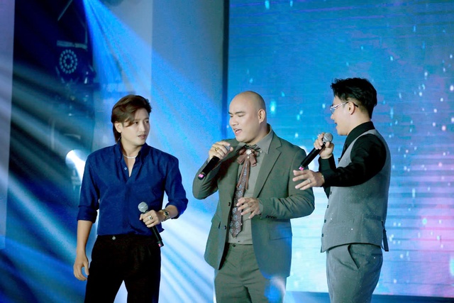 A Tuân chúc mừng hit Lệ ngang trời đạt tỉ view cùng những chia sẻ chân tình - Ảnh 2. A Tuân chúc mừng hit Lệ ngang trời đạt tỉ view cùng những chia sẻ chân tình - Ảnh 2.