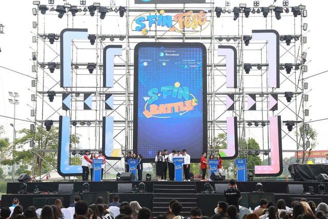 Sacombank lan tỏa tinh thần t&agrave;i ch&iacute;nh th&ocirc;ng minh đến thế hệ trẻ qua S-FINFEST 2025 - Ảnh 2.