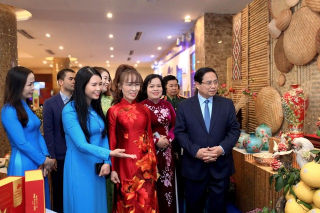 Chung sức, đồng l&ograve;ng c&ugrave;ng phụ nữ Việt Nam khởi nghiệp, s&aacute;ng tạo, ph&aacute;t triển kinh tế - Ảnh 3.