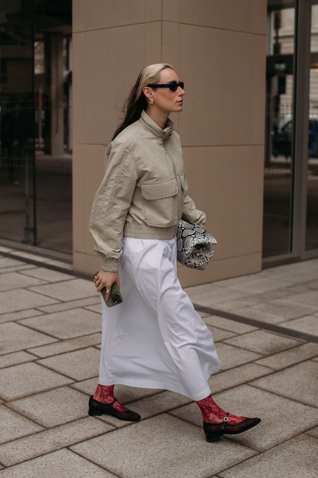 Quần tất ren, cách phối giúp bạn tỏa sáng mọi nơi - Ảnh 4.