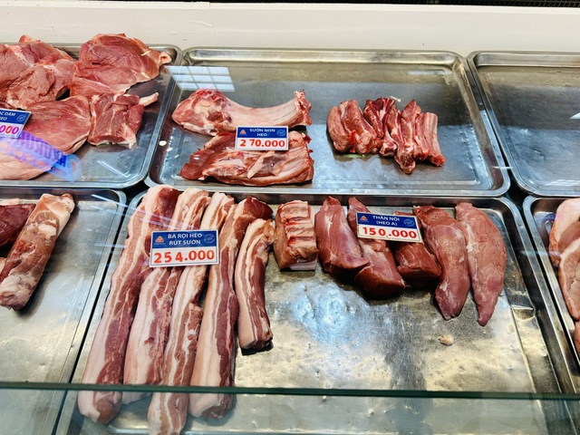 Giá heo hơi hôm nay 18.12.2025: Mỗi ngày một đỉnh mới
- Ảnh 1. Giá heo hơi hôm nay 18.12.2025: Mỗi ngày một đỉnh mới
- Ảnh 1.