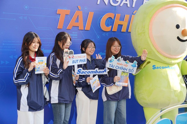 Sacombank lan tỏa tinh thần t&agrave;i ch&iacute;nh th&ocirc;ng minh đến thế hệ trẻ qua S-FINFEST 2025 - Ảnh 7.