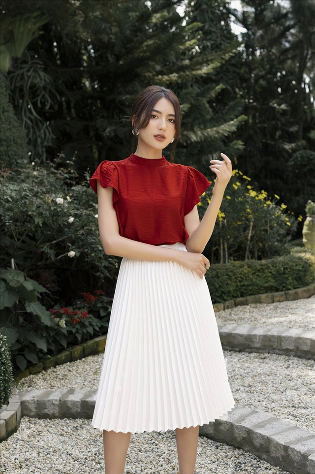 Diện áo cổ trụ để vừa thanh lịch, vừa khoe được thần thái sang chảnh- Ảnh 8.