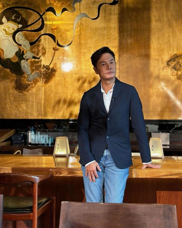 Qu&aacute;ch Tấn An rời TVB sau h&agrave;ng chục năm gắn b&oacute; - Ảnh 1.