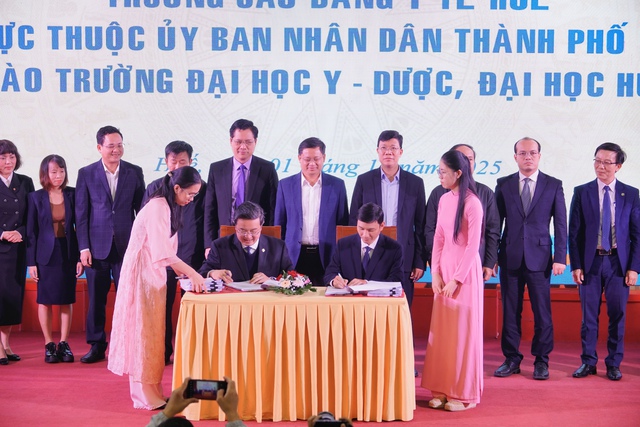 Bàn giao Trường Cao đẳng Y tế Huế sáp nhập vào Đại học Y Dược Huế- Ảnh 2. Bàn giao Trường Cao đẳng Y tế Huế sáp nhập vào Đại học Y Dược Huế- Ảnh 2.