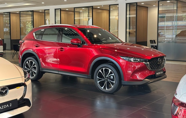 Nhờ ưu đãi từ hãng và mức giảm thêm tại đại lý, Mazda CX-5 bản tiêu chuẩn hiện có giá thực tế chỉ 694 triệu đồng, mức thấp nhất trong nhiều tháng qua