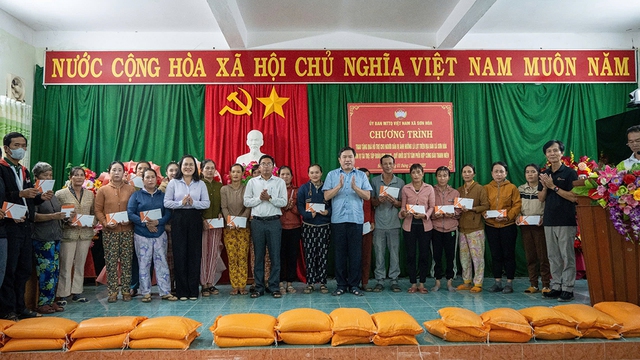 Quỹ Khởi sự từ t&acirc;m c&ugrave;ng B&aacute;o Thanh Ni&ecirc;n hỗ trợ người d&acirc;n v&ugrave;ng lũ Đắk Lắk - Ảnh 1.