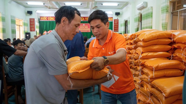 Quỹ Khởi sự từ t&acirc;m c&ugrave;ng B&aacute;o Thanh Ni&ecirc;n hỗ trợ người d&acirc;n v&ugrave;ng lũ Đắk Lắk - Ảnh 3.