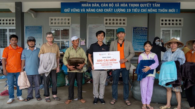 Quỹ Khởi sự từ t&acirc;m c&ugrave;ng B&aacute;o Thanh Ni&ecirc;n hỗ trợ người d&acirc;n v&ugrave;ng lũ Đắk Lắk - Ảnh 4.