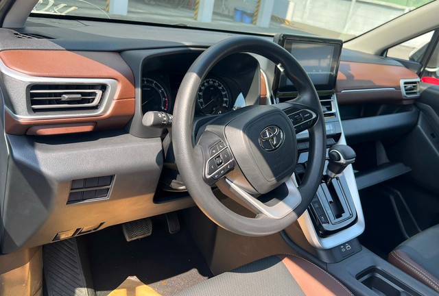 Toyota Innova Cross th&ecirc;m bản thấp tại Việt Nam: Cắt bớt trang bị, gi&aacute; 730 triệu đồng  - Ảnh 2.