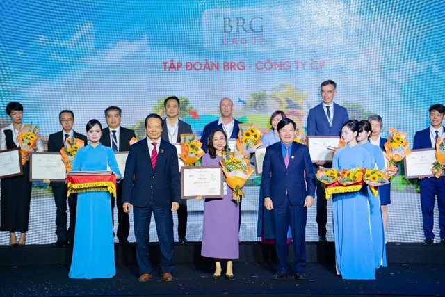 Tập đoàn BRG lần thứ 5 liên tiếp được vinh danh Doanh nghiệp Bền vững Việt Nam- Ảnh 1. Tập đoàn BRG lần thứ 5 liên tiếp được vinh danh Doanh nghiệp Bền vững Việt Nam- Ảnh 1.
