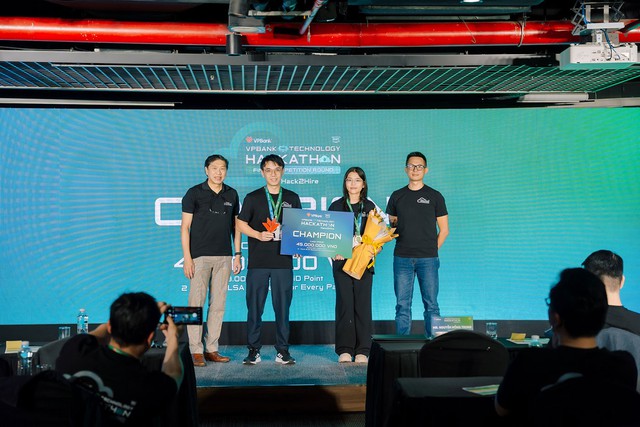 Bản lĩnh công nghệ tỏa sáng tại chung kết VPBank Technology Hackathon 2025 - Senior Track - Ảnh 2.