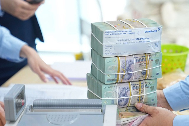 Người dân ven hồ Gươm nhận ‘bao tải tiền’ đền bù đất làm quảng trường phía đông- Ảnh 2. Người dân ven hồ Gươm nhận ‘bao tải tiền’ đền bù đất làm quảng trường phía đông- Ảnh 2.