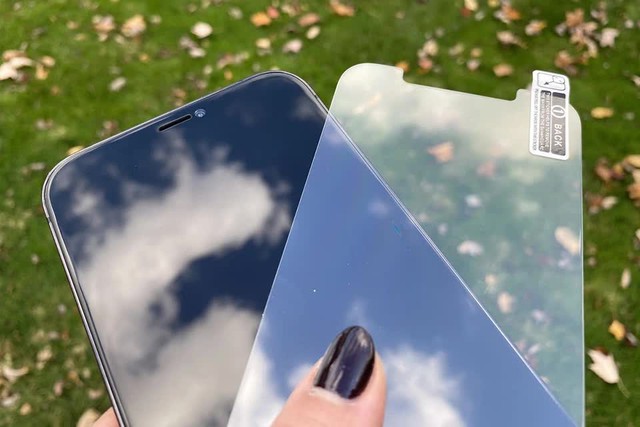 Kính cường lực có nguy cơ thất sủng vì công nghệ này - Ảnh 1.