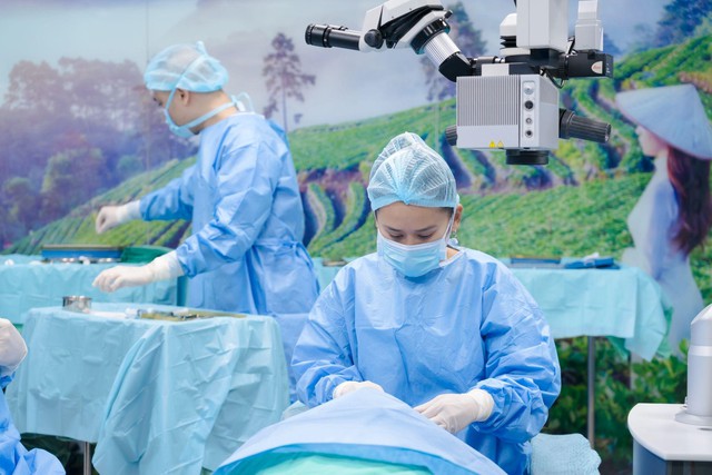 Sáng chế ghép giác mạc của bác sĩ Việt giúp cụ ông 80 tuổi tránh mù lòa - Ảnh 3.