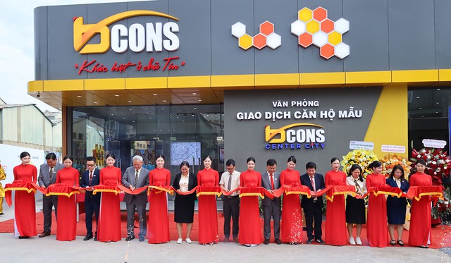 Nhà mẫu Bcons Center City thu hút khách ngay ngày đầu khai trương- Ảnh 1. Nhà mẫu Bcons Center City thu hút khách ngay ngày đầu khai trương- Ảnh 1.
