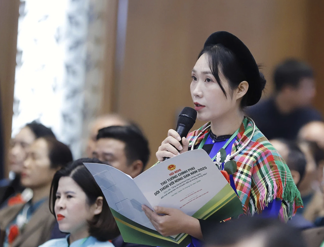 Gặp Thủ tướng, nữ nông dân nói phải lên núi 'hứng sóng' livestream bán nông sản - Ảnh 1.