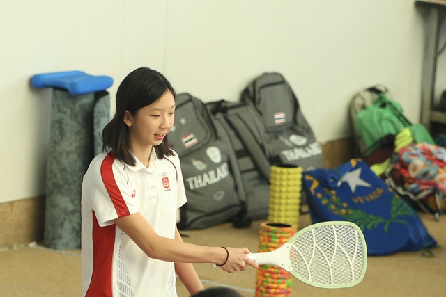 Nhà thi đấu SEA Games 33 đầy… muỗi, cả thầy lẫn trò đội tuyển bơi Singapore lại ‘khoái chí’ - Ảnh 1. Nhà thi đấu SEA Games 33 đầy… muỗi, cả thầy lẫn trò đội tuyển bơi Singapore lại ‘khoái chí’ - Ảnh 1.