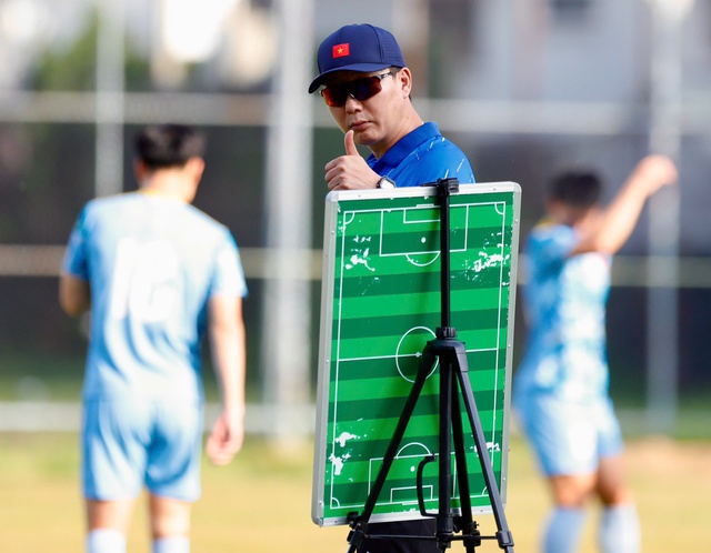 BLV Tạ Biên Cương tin U.23 Việt Nam sẽ tung chiêu cực mới, đánh bại U.23 Malaysia - Ảnh 3. BLV Tạ Biên Cương tin U.23 Việt Nam sẽ tung chiêu cực mới, đánh bại U.23 Malaysia - Ảnh 3.