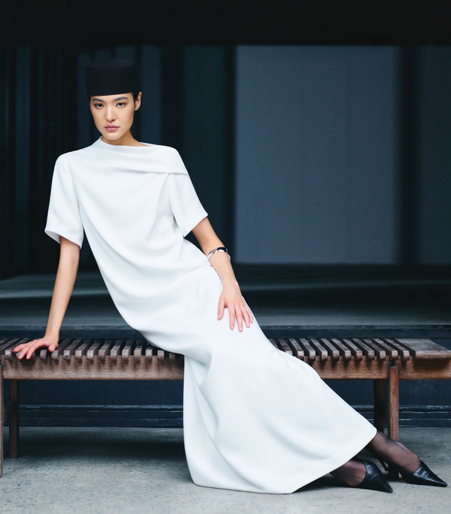 Sự trở lại của bộ ba quần ống rộng, váy dài và giày cao gót- Ảnh 5.