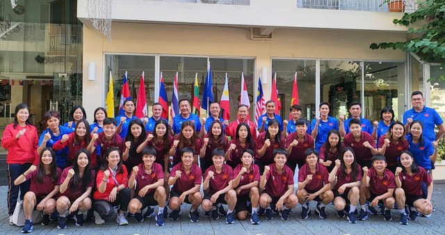 Trưởng đoàn Nguyễn Hồng Minh: ‘Đội tuyển nữ Việt Nam hãy quên những điều chưa như ý, quyết thắng Myanmar’- Ảnh 1.