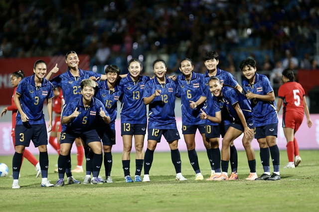 Em gái Dangda khuấy đảo, đội tuyển nữ Thái 'dạo chơi' thắng dễ Singapore: Chờ đại chiến Việt Nam- Ảnh 4. Em gái Dangda khuấy đảo, đội tuyển nữ Thái 'dạo chơi' thắng dễ Singapore: Chờ đại chiến Việt Nam- Ảnh 4.