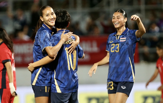 Em gái Dangda khuấy đảo, đội tuyển nữ Thái 'dạo chơi' thắng dễ Singapore: Chờ đại chiến Việt Nam- Ảnh 3. Em gái Dangda khuấy đảo, đội tuyển nữ Thái 'dạo chơi' thắng dễ Singapore: Chờ đại chiến Việt Nam- Ảnh 3.
