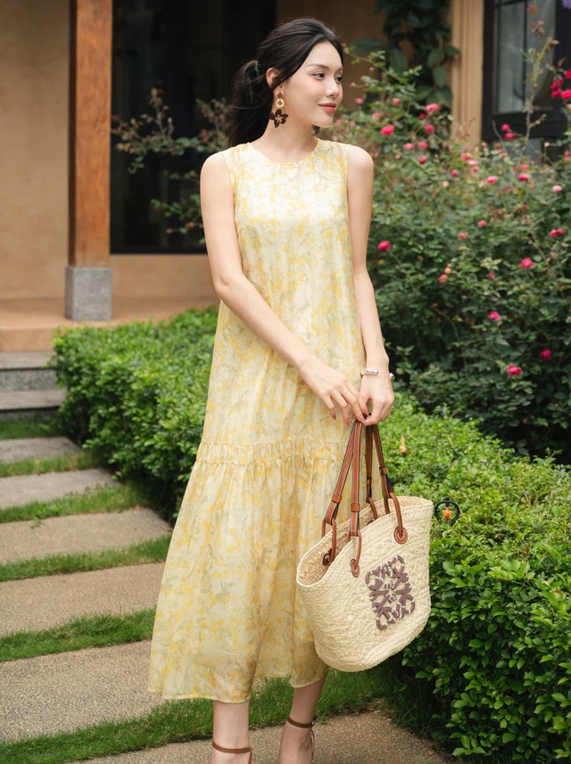 Váy hoa, váy in họa tiết tươi trẻ khoe nét duyên dáng tự nhiên Váy hoa, váy in họa tiết tươi trẻ khoe nét duyên dáng tự nhiên - Ảnh 1.