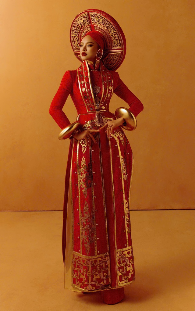 Thời trang hậu Ấn Kim Hoa: Di sản văn hóa Việt Nam trong Miss Charm 2025 - Ảnh 3. Thời trang hậu Ấn Kim Hoa: Di sản văn hóa Việt Nam trong Miss Charm 2025 - Ảnh 3.