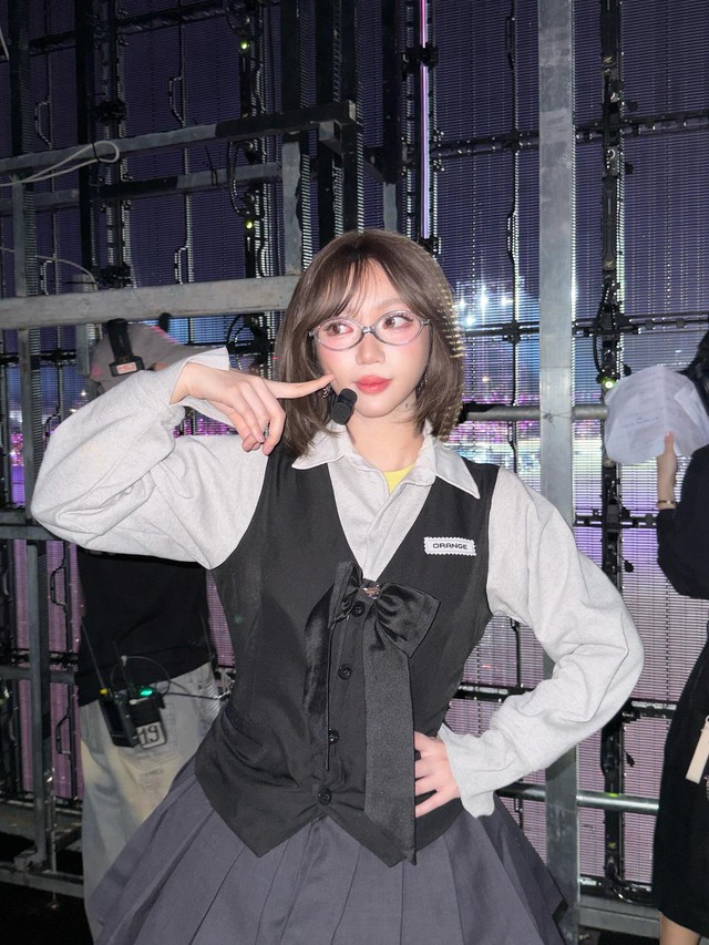 ‘Biến hình’ với vẻ ngoài cá tính và ấn tượng với áo gile - Ảnh 1.