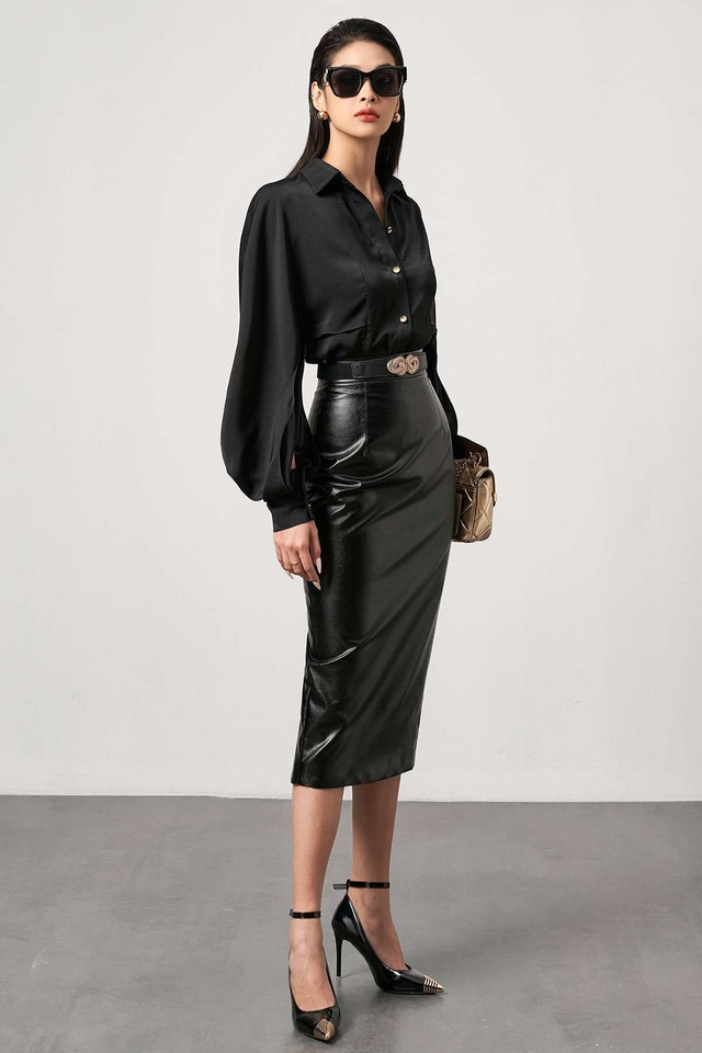 Muôn kiểu lên đồ để tỏa sáng cùng chân váy da cá tính Muôn kiểu lên đồ để tỏa sáng cùng chân váy da cá tính - Ảnh 4.