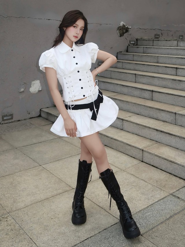 Bí quyết diện bốt cao cổ 'chuẩn chỉnh' cho mọi vóc dáng- Ảnh 4. Bí quyết diện bốt cao cổ 'chuẩn chỉnh' cho mọi vóc dáng- Ảnh 4.