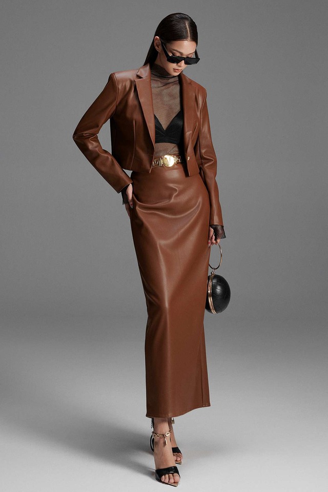 Muôn kiểu lên đồ để tỏa sáng cùng chân váy da cá tính Muôn kiểu lên đồ để tỏa sáng cùng chân váy da cá tính - Ảnh 8.