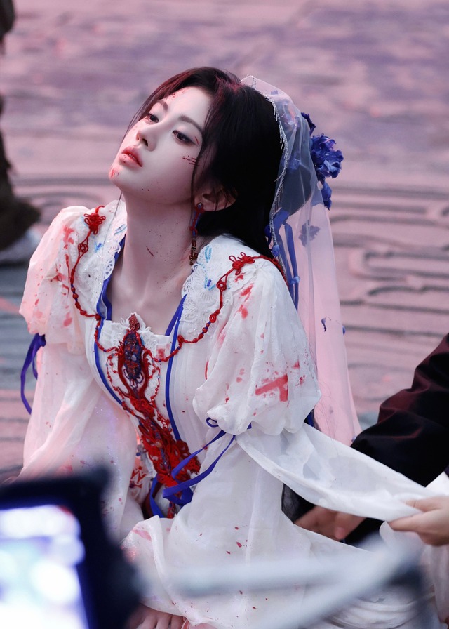 Loạt ảnh hậu trường cho thấy nhan sắc thật sự của Cúc Tịnh Y - Ảnh 1.