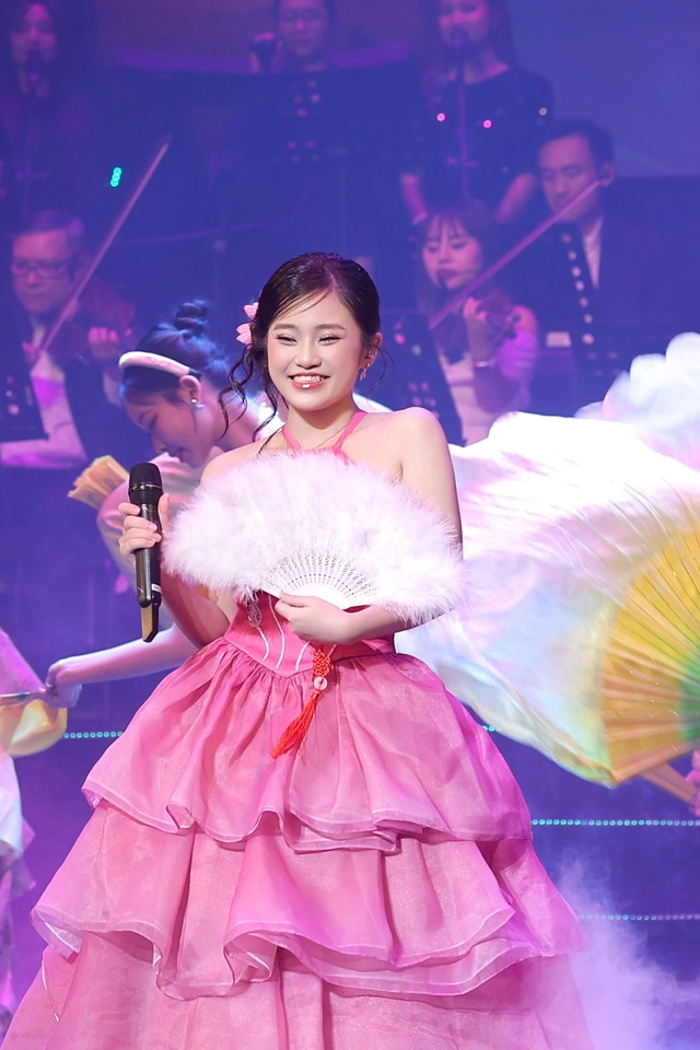 Cô gái 16 tuổi gây chú ý ở cuộc thi 'Tiếng hát Hà Nội' là ai?- Ảnh 2. Cô gái 16 tuổi gây chú ý ở cuộc thi 'Tiếng hát Hà Nội' là ai?- Ảnh 2.