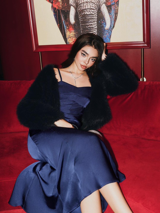 Không chỉ quần jeans xanh, sắc xanh lam, xanh ngọc bích ‘lên ngôi’ mùa xuân 2026- Ảnh 5. Không chỉ quần jeans xanh, sắc xanh lam, xanh ngọc bích ‘lên ngôi’ mùa xuân 2026- Ảnh 5.