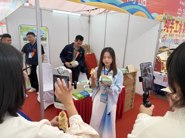 Hợp tác phát triển kinh tế Việt - Trung tại Hội chợ thương mại 2025 - Ảnh 2.